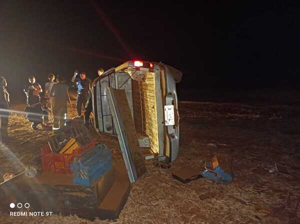 Conductor pierde el control de su rodado y vuelca en Santa Rita - La Clave