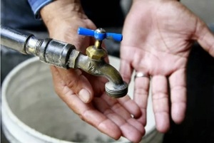 Varios barrios de Luque continúan sin agua potable