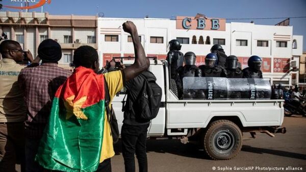 El Gobierno de Burkina Faso admite tiros en cuarteles, pero niega un golpe de Estado