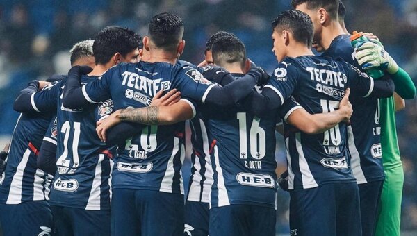 Pese a quedar fuera de la Albirroja, Celso Ortiz fue titular en el agónico empate de Monterrey