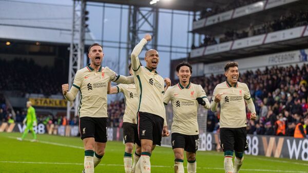 El Liverpool triunfa y se acerca al City