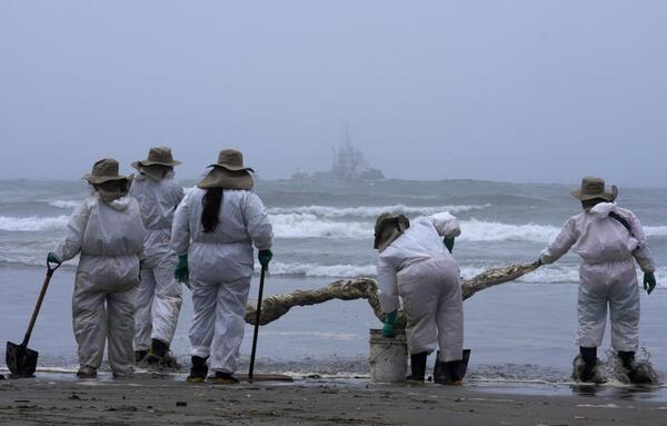 Perú: Derrame de petróleo causa pérdidas millonarias a turismo