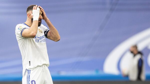 Benzema falla su primer penal en el Real Madrid