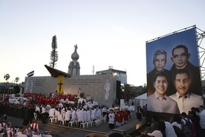 Iglesia Católica beatifica a sacerdotes asesinados por militares en El Salvador