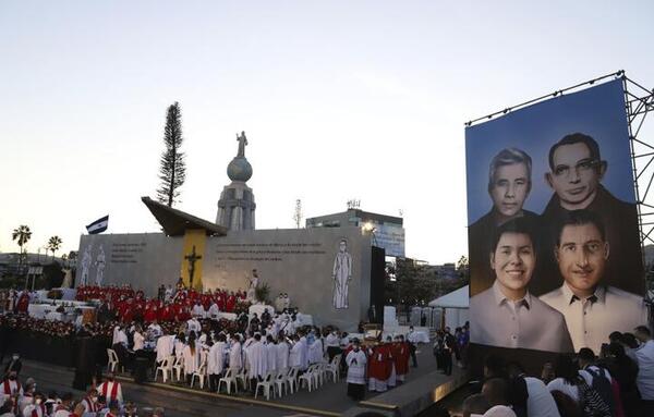 Beatifican en El Salvador a sacerdotes asesinados por militares