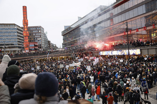 Las marchas contra las restricciones se extienden por toda Europa