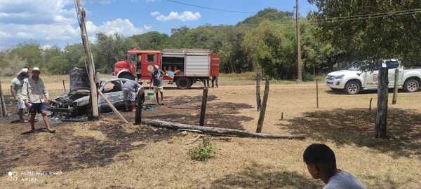 RETIRÓ SU VEHÍCULO DEL TALLER Y CAMINO A SU CASA, SE INCENDIÓ. - Itapúa Noticias