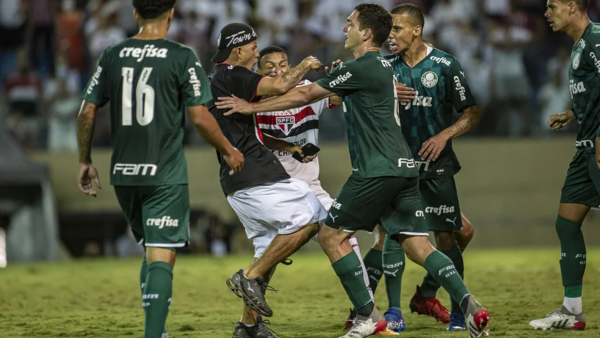 Escándalo en un torneo juvenil de Brasil: un simpatizante invadió la cancha con un cuchillo para amenazar a un jugador