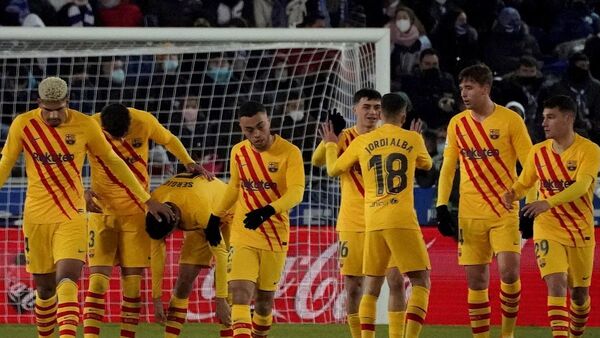 Barcelona gana a Alavés y se acerca a puestos de Champions