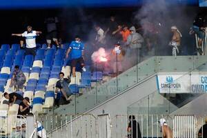 Crónica / Pelea de barras provocó la suspensión de la final de la Supercopa en Chile