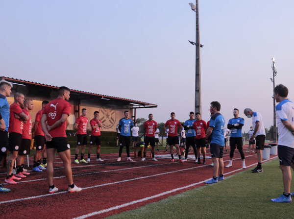 La Albirroja arrancó entrenamientos en Ypané - APF