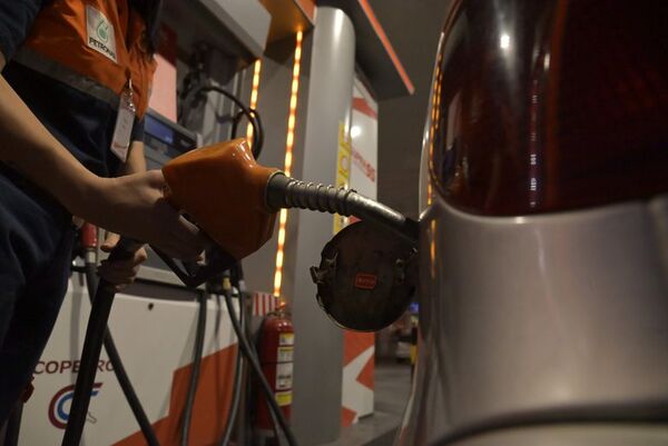 Gobierno ignora al rubro combustibles y en febrero habría una nueva suba de precios   - Nacionales - ABC Color