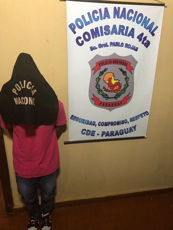 Cae joven con orden de captura por homicidio al mando de un automóvil robado de taxista - La Clave