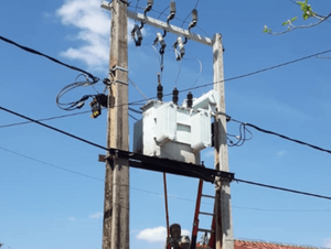 Barrio de Limpio sufre constantes cortes de energía eléctrica · Radio Monumental 1080 AM
