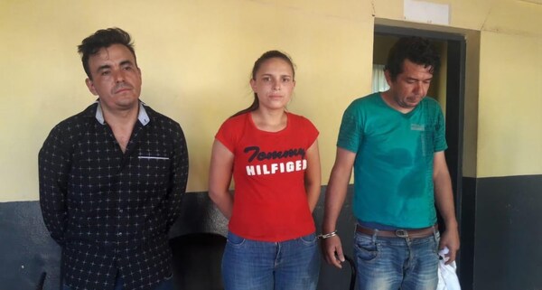 Detienen a delincuentes y recuperan vehículo robado en Caaguazú - Noticiero Paraguay