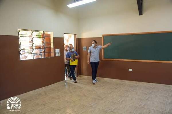 AEDE anuncia presión a la Municipalidad de CDE por obras inconclusas en escuelas - La Clave