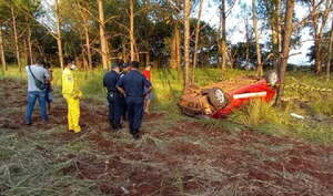 Mujer muere tras vuelco de vehículo en Cerro Corá - Noticiero Paraguay