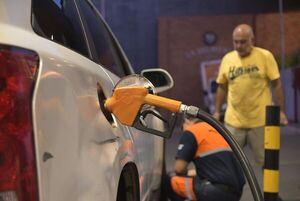 Aguardan medidas del Gobierno ante “inminente” suba de combustibles - Nacionales - ABC Color
