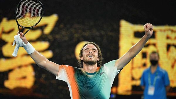 Stefanos Tsitsipas sufre, pero vence a Fritz