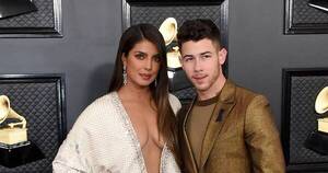 La Nación / Nick Jonas y Priyanka Chopra dieron la bienvenida a su primer bebé