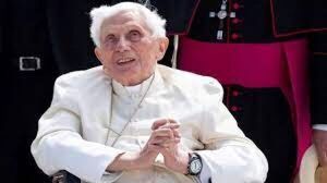 Papa Benedicto XVI admite falso testimonio en informes de abuso