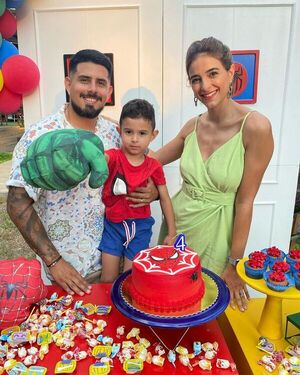 Pati Ginzo celebró los cuatro años de Costanzo - Gente - ABC Color