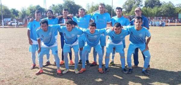EL CLUB 8 DE DICIEMBRE SALE CAMPEÓN DE LA LIGA CARLENSE - Itapúa Noticias