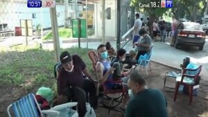 Volvieron las carpas de familiares internados por covid en el Ineram | Noticias Paraguay