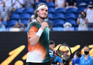 Medvedev y Tsitsipas sufren, pero pasan a cuartos del Abierto de Australia