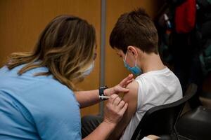 Asociación de Padres de Escuelas pide a Gobierno acelerar llegada de vacunas para niños