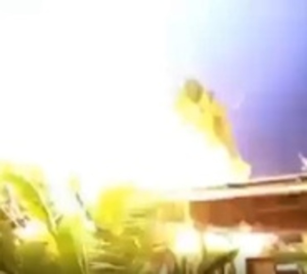 Grababa la tormenta y casi le cae un rayo encima - Paraguay.com