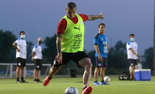 Diario HOY | Paraguay se prepara para enfrentar a Uruguay con la baja de Omar Alderete