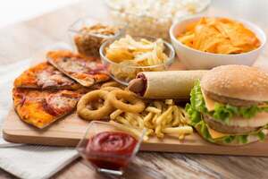 Aconsejan disminuir alimentos grasos en estos días de mucho calor