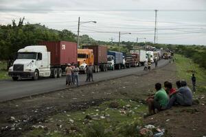 Transportistas guatemaltecos bloquean carreteras debido a un seguro obligatorio - MarketData