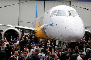 La brasileña Embraer entregará hasta 50 aviones E2 a la estadounidense Azorra - MarketData
