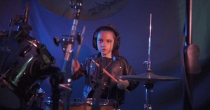 Emma Sofía, cantante y baterista paraguaya de 9 años, estrena “The Ride Of a Lifetime”