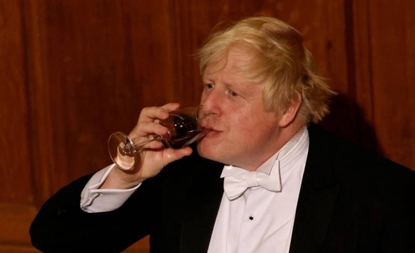 Diario HOY | Boris Johnson participó en una fiesta por su cumpleaños durante el confinamiento