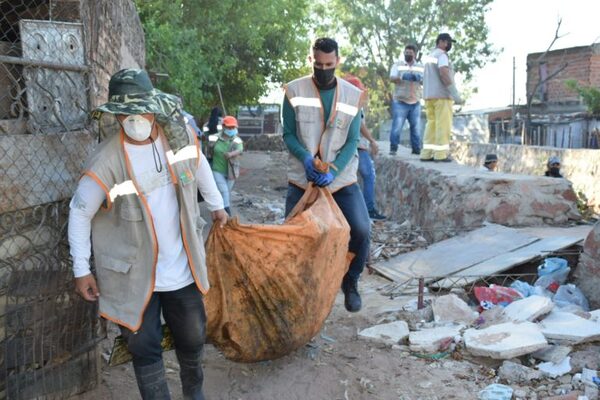 ¡Increíble! Los asuncenos volvieron a ensuciar el arroyo Moroti