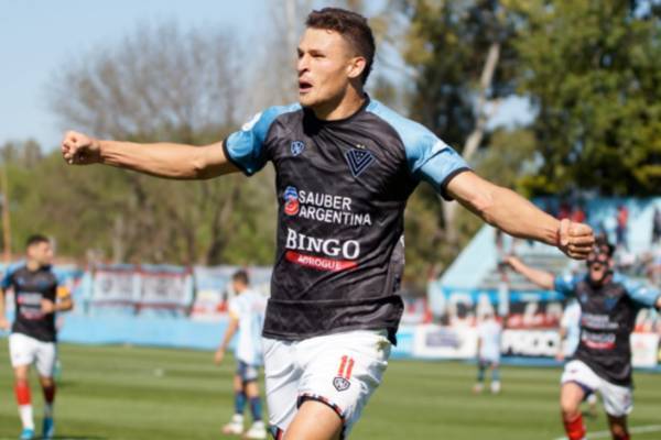 Crónica / Oíma reemplazante de Leo Villagra en Nacional, un goleador argentino