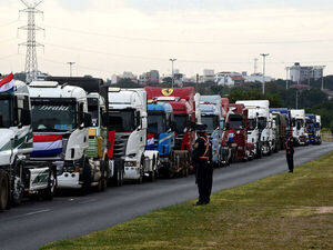 Camioneros plantearán medidas ante posible suba de precio del combustible
