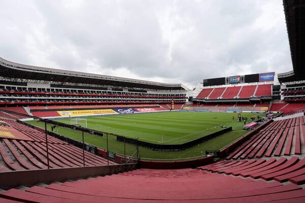 Ecuador y Brasil jugarán sin público para evitar aumento de casos de covid-19 - Fútbol - ABC Color