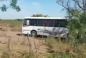 Mujer muere tras caer de un ómnibus chatarra - Noticiero Paraguay