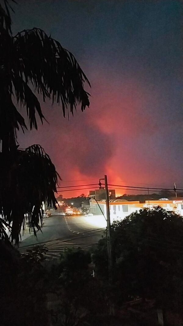 Preocupa incendio de gran magnitud que se registra en las inmediaciones de Alpasa - Nacionales - ABC Color
