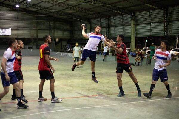 Debut ante Brasil, en el inicio del campeonato Sur Centro América de balonmano - Polideportivo - ABC Color