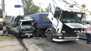 Aparatoso accidente en la entrada de Luque | Noticias Paraguay