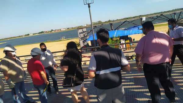 Informe confirma fallas estructurales en poste de luz de la Costanera que derivó en la muerte de una joven - Megacadena — Últimas Noticias de Paraguay