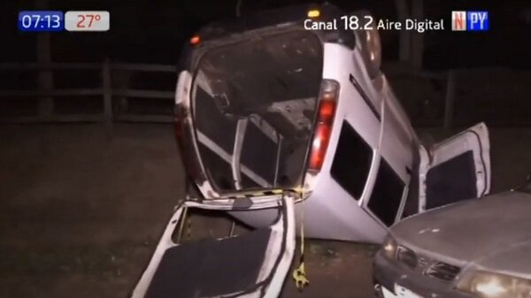 Distribuidor de carbón vuelca en la ruta Ypacaraí – Pirayú | Noticias Paraguay