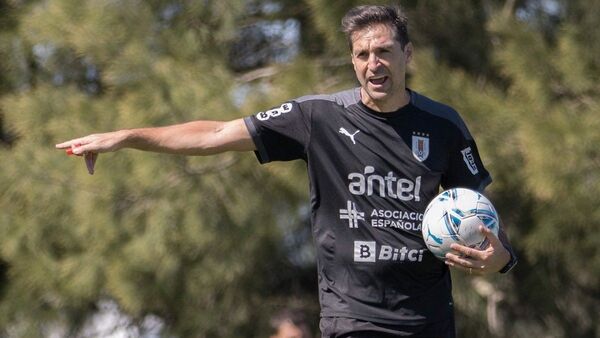 Diego Alonso dice que Uruguay saldrá a buscar los tres puntos en Asunción