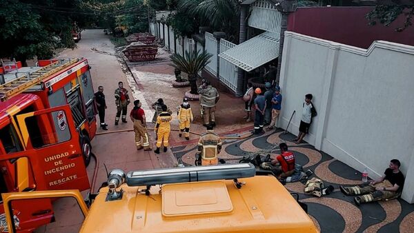 Heroica reacción de bomberos para salvar a familia de un incendio en CDE