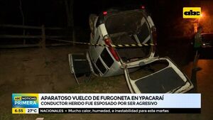 Aparatoso vuelco de furgoneta en Ypacaraí - ABC Noticias - ABC Color